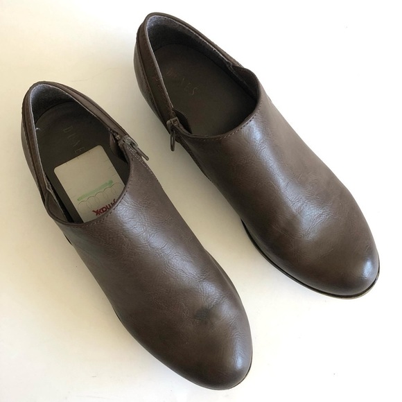 Dunes Drake Low Heeled Booties - Picture 3 of 13